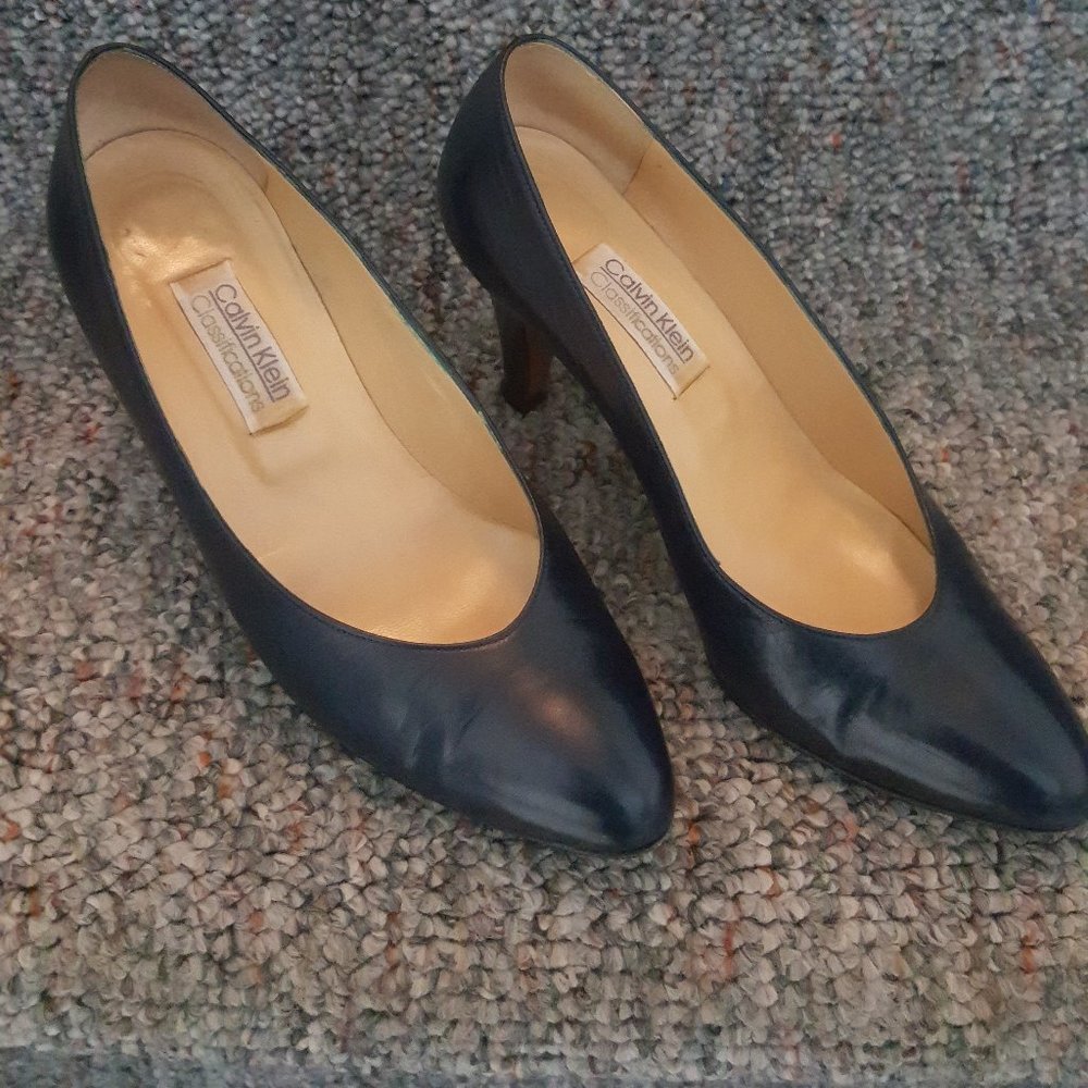 Carolyn Bessette Calvin Klein Collection Navy Pumps 6 1/2